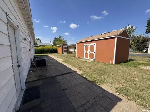 Exterior - 404 E Carter St, Marion, IL 62959 photo 4 of 4