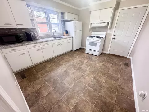 Kitchen - 404 E Carter St, Marion, IL 62959 photo 1 of 3