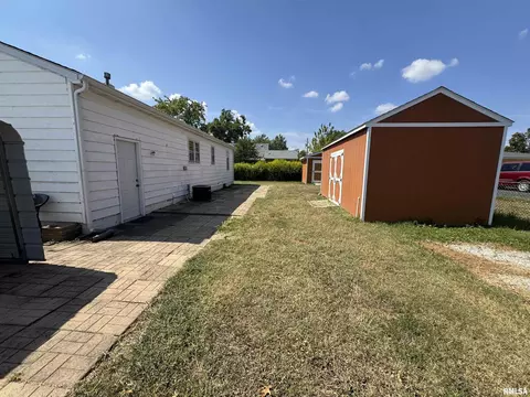 Exterior - 404 E Carter St, Marion, IL 62959 photo 3 of 4