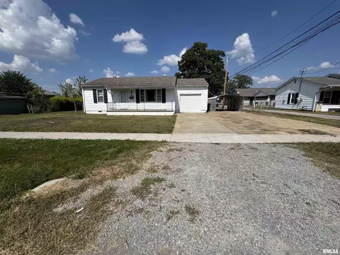 Exterior - 404 E Carter St, Marion, IL 62959 photo 1 of 4