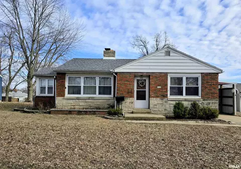 1208 S 9th St, Pekin, IL 61554
