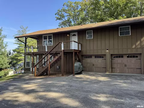 135 Oak Cir, Goreville, IL 62939