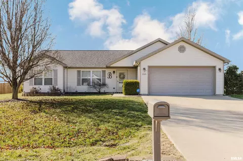 1505 Hawkeye Ct, Carterville, IL 62918