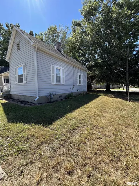 Exterior - 421 N 21st St, Herrin, IL 62948 photo 3 of 4