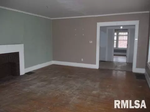 Living - 324 N Charles St, Macomb, IL 61455 photo 3 of 3