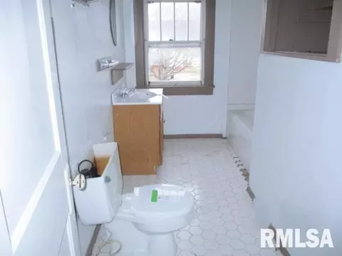 Bath - 324 N Charles St, Macomb, IL 61455 photo 1 of 1