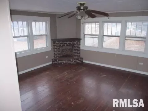Living - 324 N Charles St, Macomb, IL 61455 photo 1 of 3