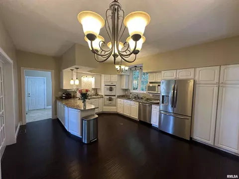 Kitchen - 267 Brian Ave, Murphysboro, IL 62966 photo 1 of 8