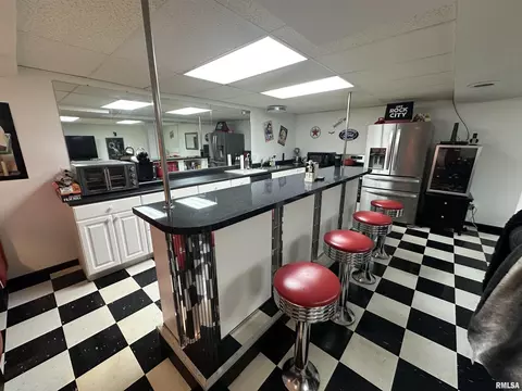 Kitchen - 267 Brian Ave, Murphysboro, IL 62966 photo 6 of 8