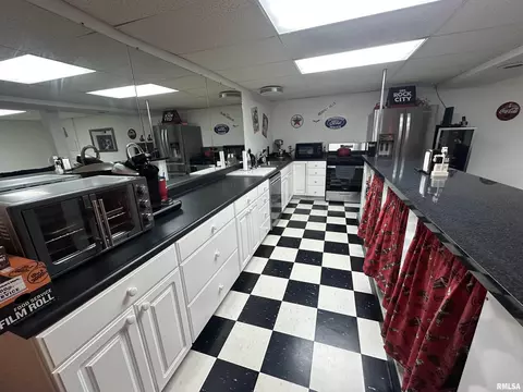 Kitchen - 267 Brian Ave, Murphysboro, IL 62966 photo 8 of 8