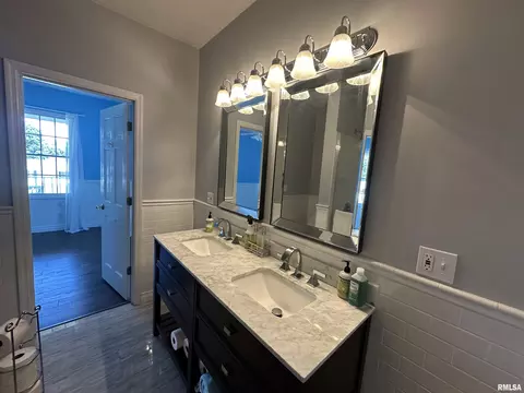 Bath - 267 Brian Ave, Murphysboro, IL 62966 photo 3 of 4