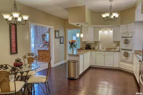 Kitchen - 267 Brian Ave, Murphysboro, IL 62966 photo 3 of 8