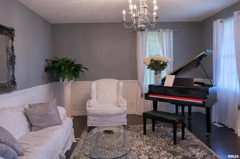 Living - 267 Brian Ave, Murphysboro, IL 62966 photo 1 of 1