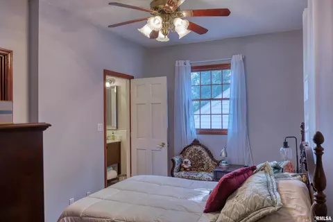 Bedroom - 267 Brian Ave, Murphysboro, IL 62966 photo 5 of 8