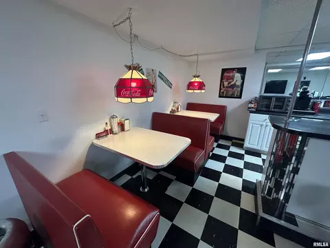 Dining - 267 Brian Ave, Murphysboro, IL 62966 photo 3 of 3