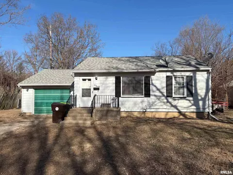 411 W Gail Ave, Chillicothe, IL 61523