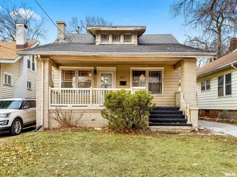 1235 E Seneca Pl, Peoria, IL 61603