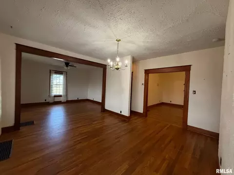 Living - 3065 Boyd Rd, Anna, IL 62906 photo 2 of 3