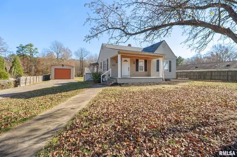 1510 S Division St, Carterville, IL 62918