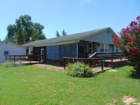 42 S Main St, Raleigh, IL 62977
