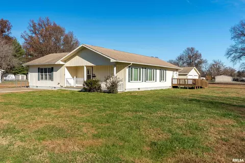 516 S Safford St, Christopher, IL 62822