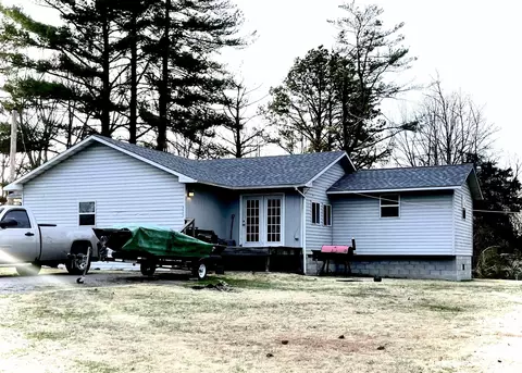 225 Arrowhead Dr, Goreville, IL 62939