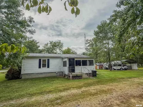 325 E Webster St, Herrin, IL 62948 photo 1