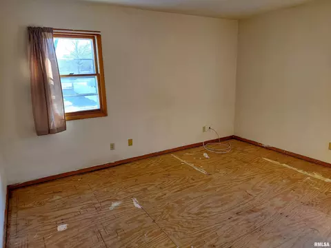 Bedroom - 1112 Stacy Ln, Macomb, IL 61455 photo 1 of 4
