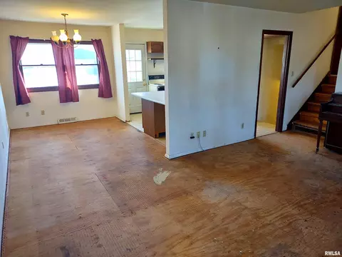 Living - 1112 Stacy Ln, Macomb, IL 61455 photo 3 of 6