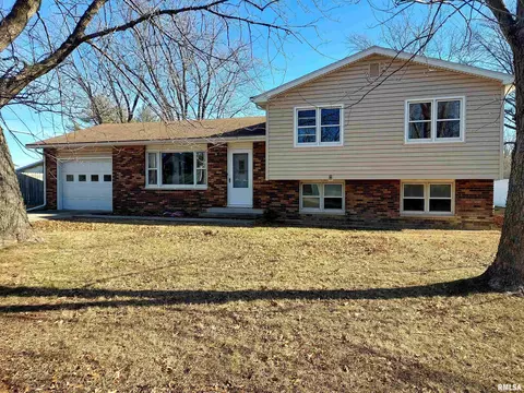 1112 Stacy Ln, Macomb, IL 61455