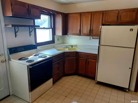Kitchen - 1112 Stacy Ln, Macomb, IL 61455 photo 2 of 3