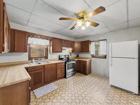 Kitchen - 1005 W Stotlar St, Herrin, IL 62948 photo 1 of 2