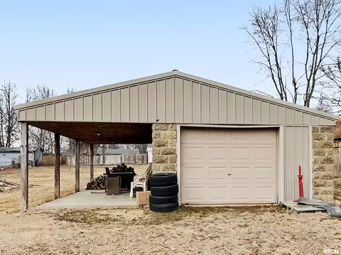 Other - 1005 W Stotlar St, Herrin, IL 62948 photo 6 of 6