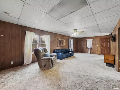 Living - 1005 W Stotlar St, Herrin, IL 62948 photo 2 of 3