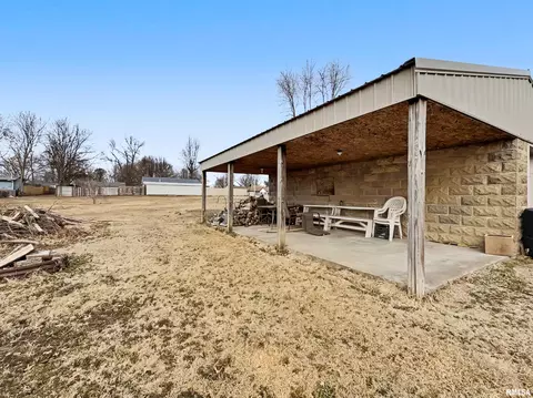 Exterior - 1005 W Stotlar St, Herrin, IL 62948 photo 4 of 5