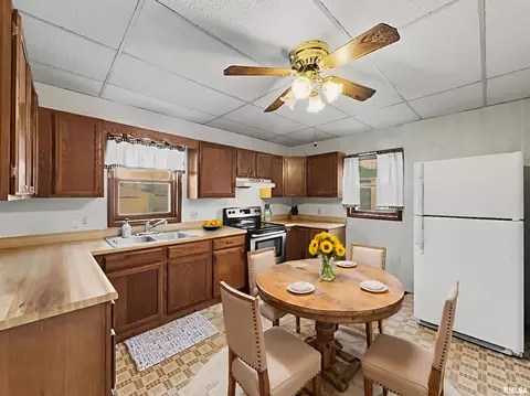 Kitchen - 1005 W Stotlar St, Herrin, IL 62948 photo 2 of 2