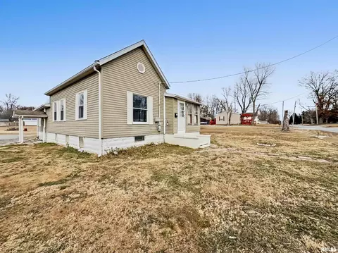 Exterior - 1005 W Stotlar St, Herrin, IL 62948 photo 3 of 5
