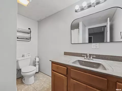 Bath - 1005 W Stotlar St, Herrin, IL 62948 photo 1 of 5