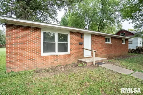 603 S Maple St, West Frankfort, IL 62896