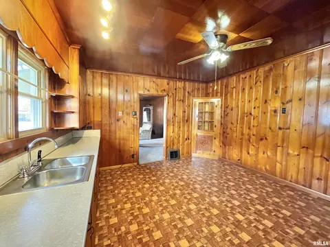 602 E Main St, Christopher, IL 62822 photo 10