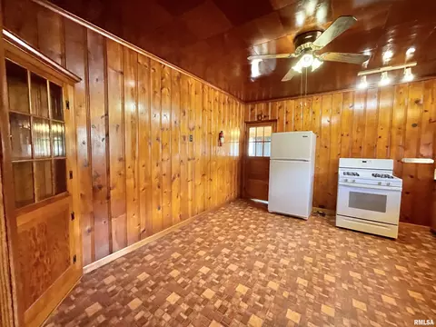 602 E Main St, Christopher, IL 62822 photo 8
