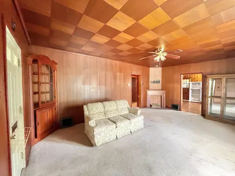 602 E Main St, Christopher, IL 62822 photo 2