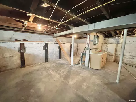 602 E Main St, Christopher, IL 62822 photo 23