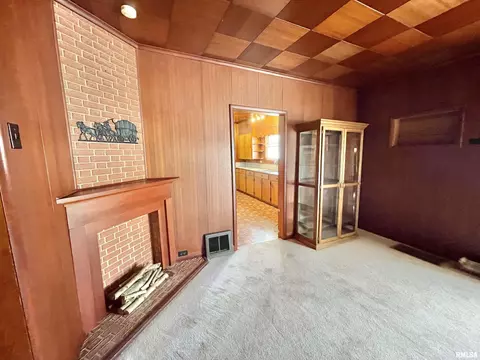 602 E Main St, Christopher, IL 62822 photo 6
