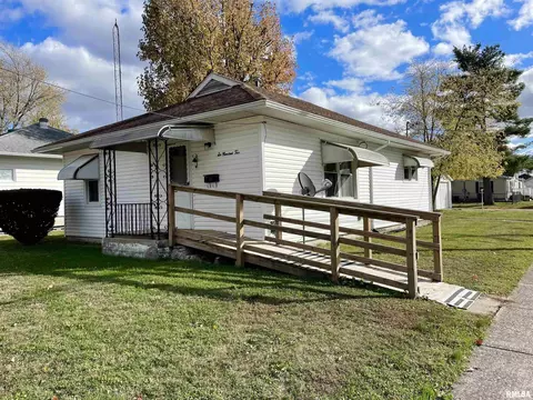 602 E Main St, Christopher, IL 62822