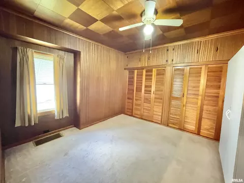 602 E Main St, Christopher, IL 62822 photo 15