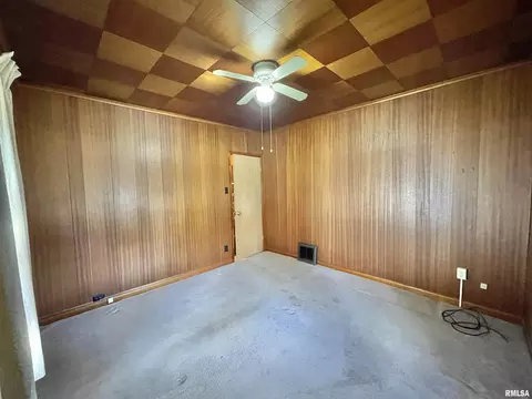 602 E Main St, Christopher, IL 62822 photo 12