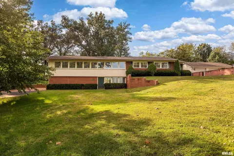 313 Country Club Ln, Harrisburg, IL 62946