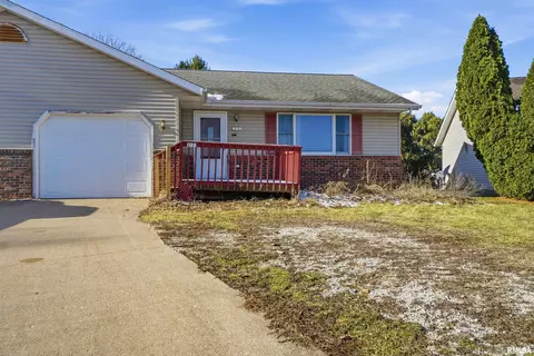 112 Grandview Cir # A, Eureka, IL 61530