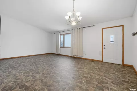 Living - 112 Grandview Cir # A, Eureka, IL 61530 photo 2 of 2